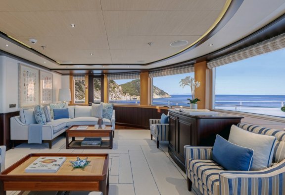 BATON ROUGE Upper Deck Observation Lounge