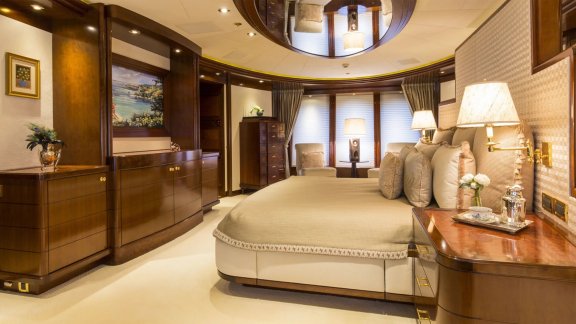 Image of BLUE MOON yacht #17