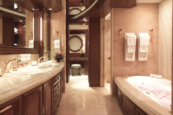 Image of BLUE MOON yacht #19