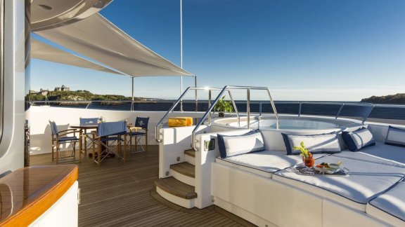 Image of BLUE MOON yacht #5