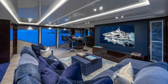 CAPTAIN MORGAN III Luxury Charter Yacht Sunseeker 131 Yacht Skylounge Seating