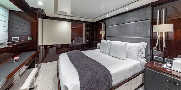 CAPTAIN MORGAN III Luxury Charter Yacht Sunseeker 131 Yacht VIP Stateroom