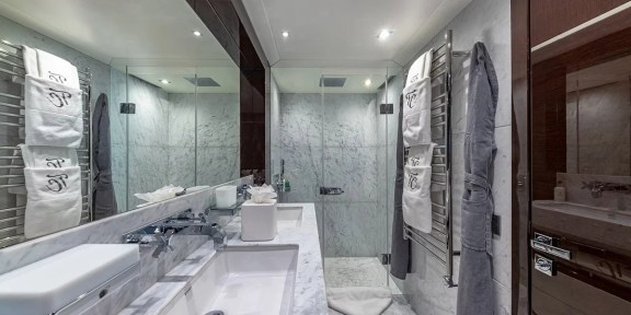 CAPTAIN MORGAN III Luxury Charter Yacht Sunseeker 131 Yacht VIP Bathroom