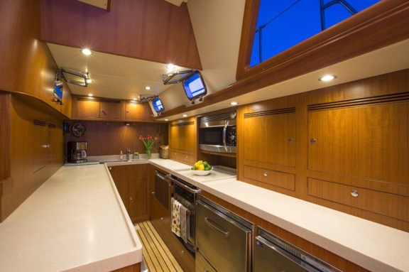 The 21m Yacht DESTINY