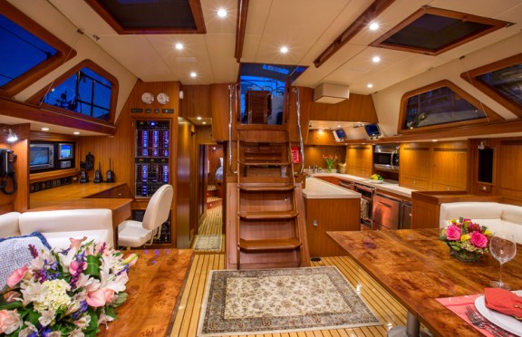 Hylas DESTINY Salon II