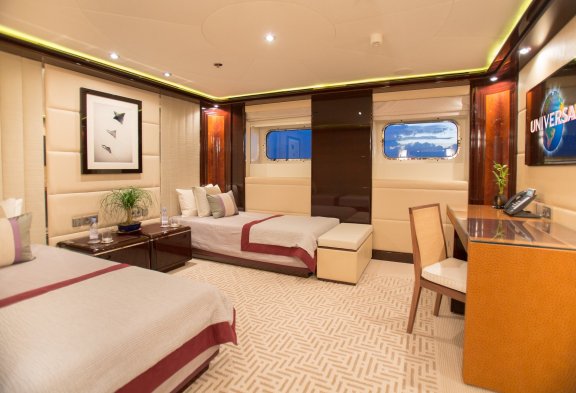 DREAM Twin Stateroom (Convertible to a King)