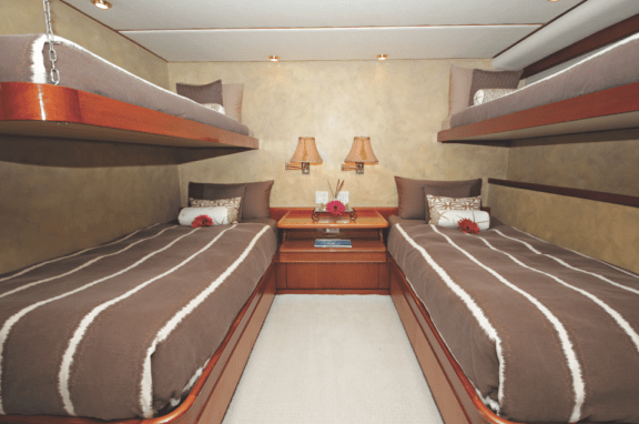 EL JEFE - charter accommodation - twin
