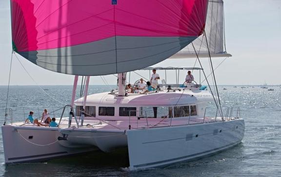 Catamaran ENIGMA - With Spinaker