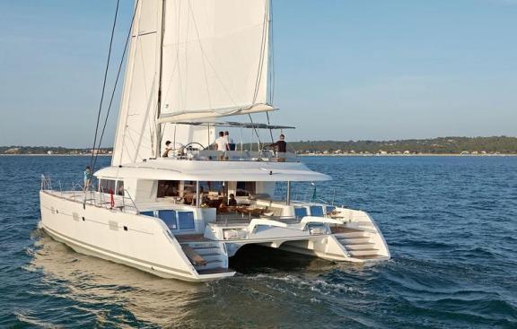 Catamaran ENIGMA - Sailing