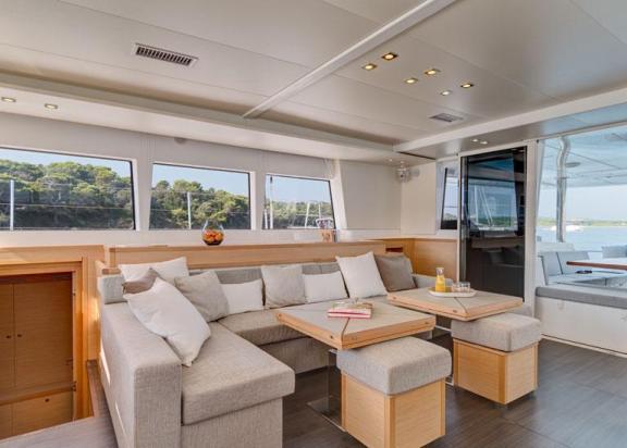 Catamaran ENIGMA - Salon Seating