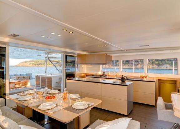 Catamaran ENIGMA - Salon Dining