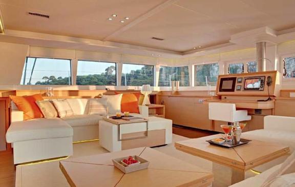 Catamaran ENIGMA - Salon 2