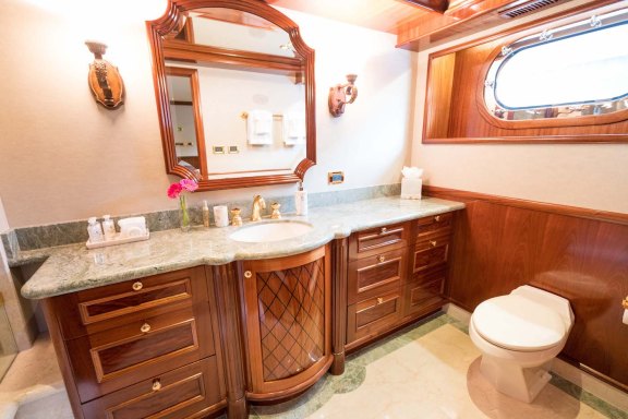 Guest Stateroom Port Aft - Head