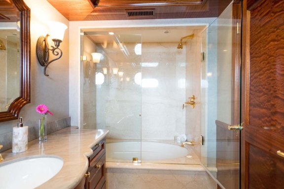 Guest Stateroom Starboard Bathroom