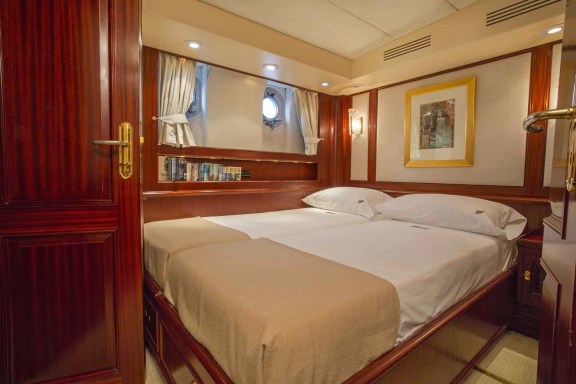 The 38m Yacht GLORIA