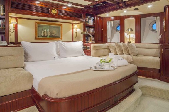 The 38m Yacht GLORIA