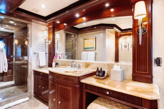 Image of LADY BETH yacht #17