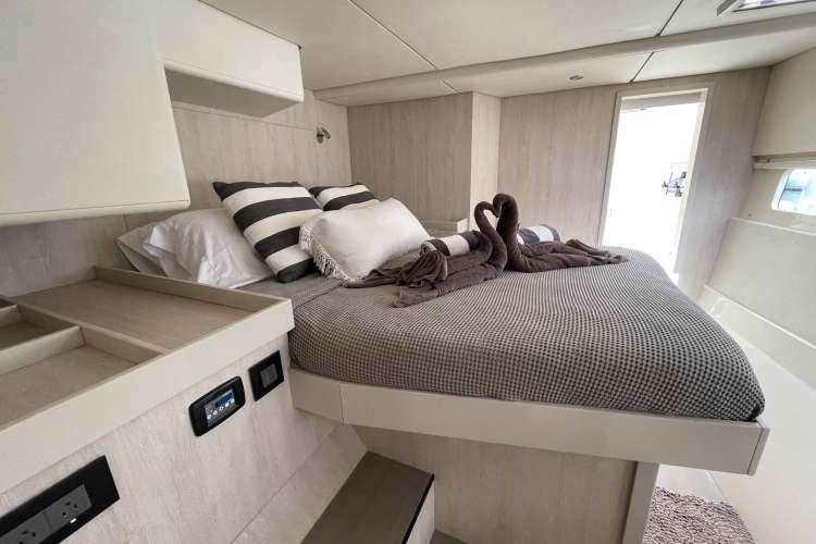 Starboard forward quest queen suite