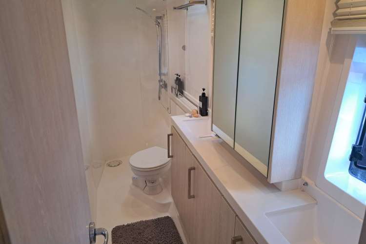 Guest head and shower