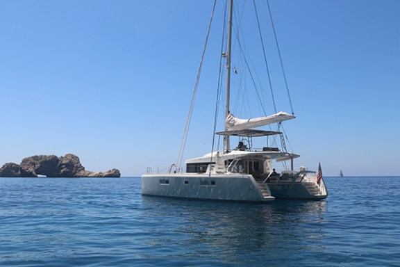 Catamaran LOTUS - At Anchor