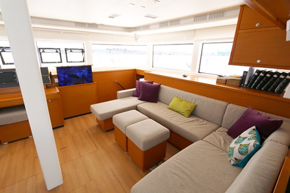 Catamaran LOTUS - Main Salon