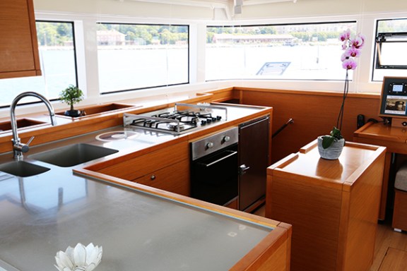 Catamaran LOTUS - Galley