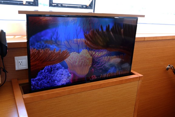 Catamaran LOTUS - TV in Salon