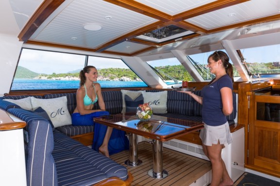 SY MARAE - Pilot house seating