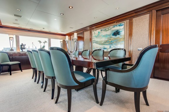Motor Yacht GRAVITAS - Formal dining
