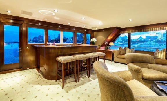 Motor Yacht GRAVITAS - Skylounge bar
