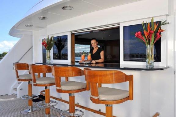 Motor Yacht GRAVITAS - Upper deck bar