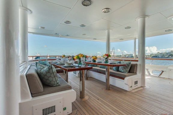 Motor Yacht GRAVITAS - Aft deck dining