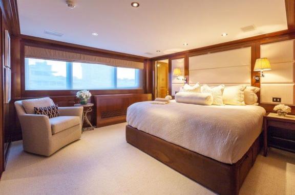 Motor Yacht GRAVITAS - Master cabin