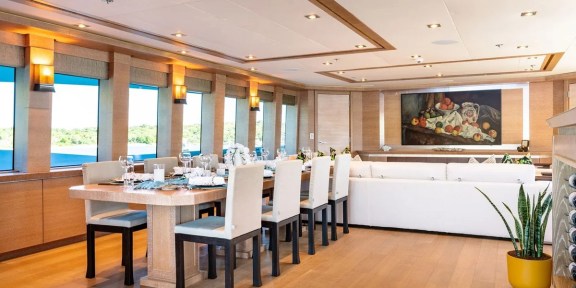 NORMA JEAN Luxury Charter Yacht Palmer Johnson PJ150 Main Salon Dining