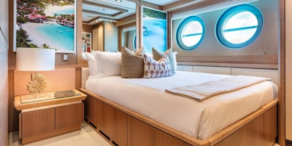 NORMA JEAN Luxury Charter Yacht Palmer Johnson PJ150 Double Cabin Bed