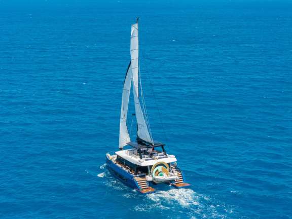 Image of Perfect Moon yacht #14