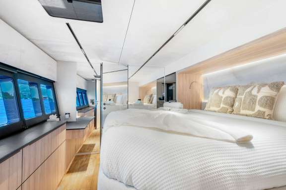 Image of Perfect Moon yacht #6