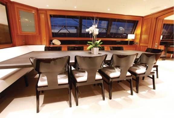 PERSEUS Interior Dining