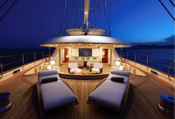 PERSEUS Aft deck Evening ilenio