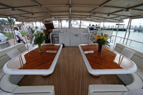 Yacht QUEEN SOUTH III - Aft Deck Al Fresco dining