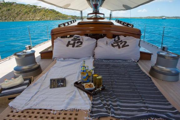 RAINBOW - Lounging under the bimini