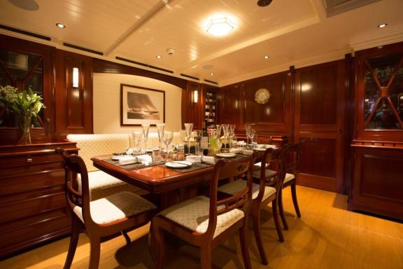 RAINBOW - Formal dining