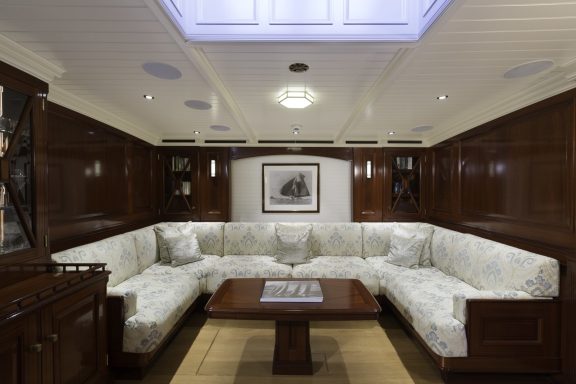 The 39m Yacht RAINBOW