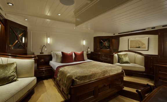 The 39m Yacht RAINBOW