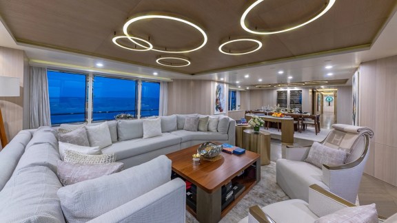 Image of REVERIE yacht #32