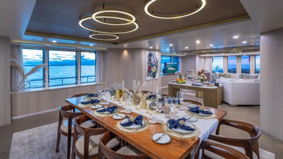 Image of REVERIE yacht #34