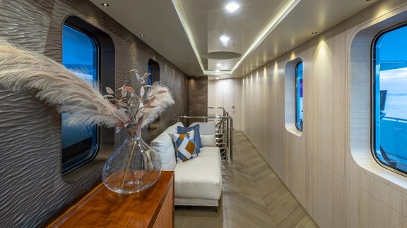 Image of REVERIE yacht #35