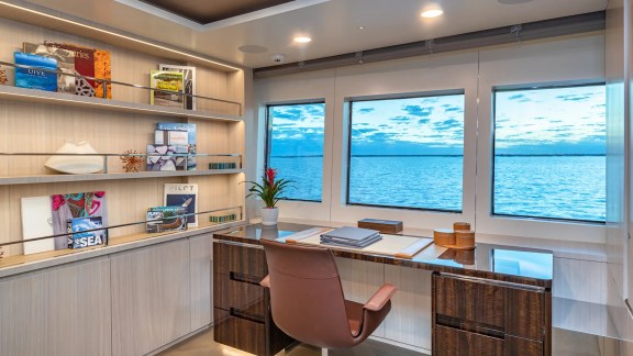 Image of REVERIE yacht #38