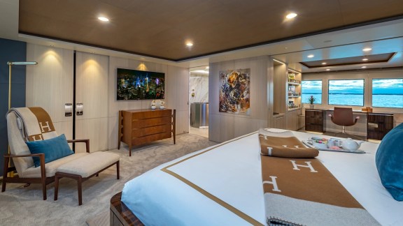 Image of REVERIE yacht #41