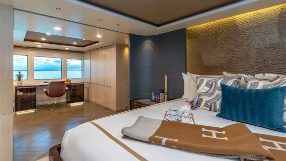 Image of REVERIE yacht #42